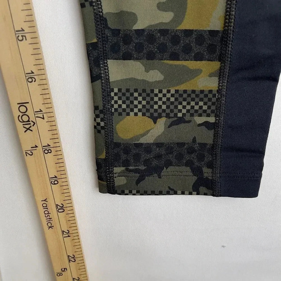 Nike Dri Fit Epic Clash Camouflage Crop Leggings - Picture 4 of 12